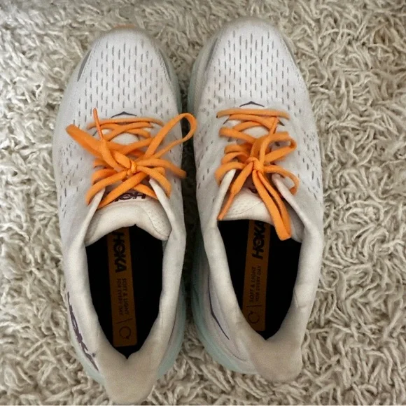 Women’s Hoka running sneaker size 9 - Picture 3 of 9